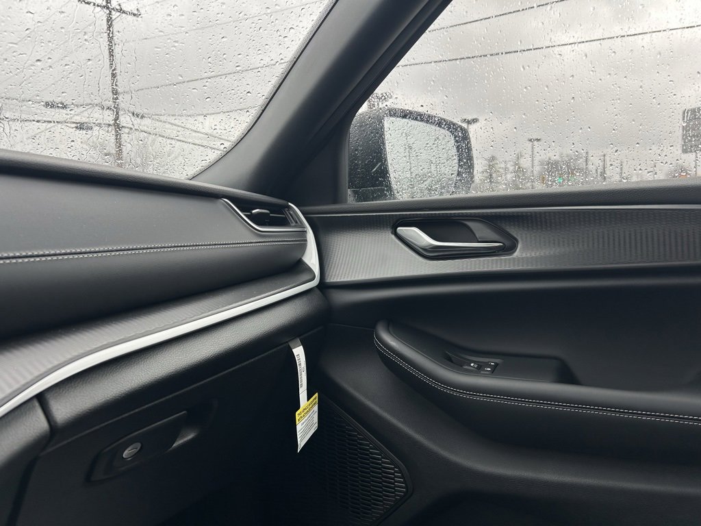 Used 2025 Jeep Grand Cherokee L Laredo w/ Luxury Tech Group I image 23