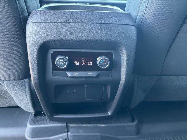 Used 2025 Chevrolet Traverse LT image 17