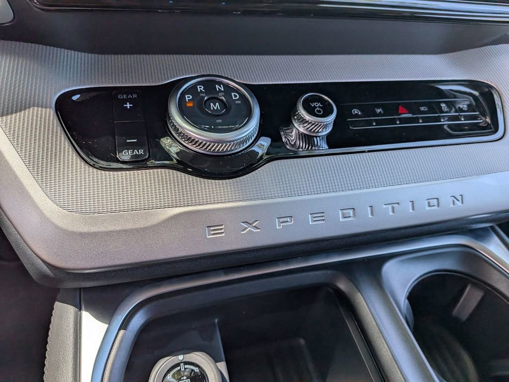 New 2026 Ford Expedition Active image 20