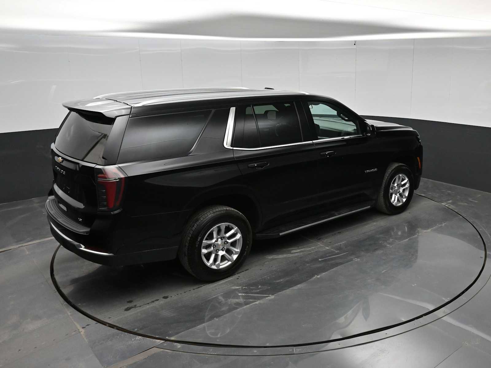 Used 2025 Chevrolet Tahoe LT AWD/4WD image 36