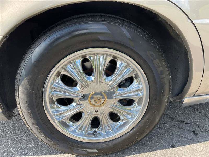 Used 2003 Cadillac De Ville w/ Comfort & Convenience Package FWD image 35