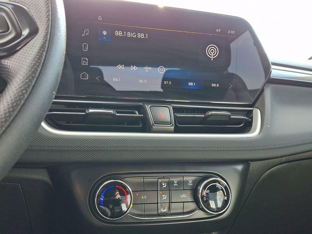 Used 2025 Chevrolet TrailBlazer LS image 24