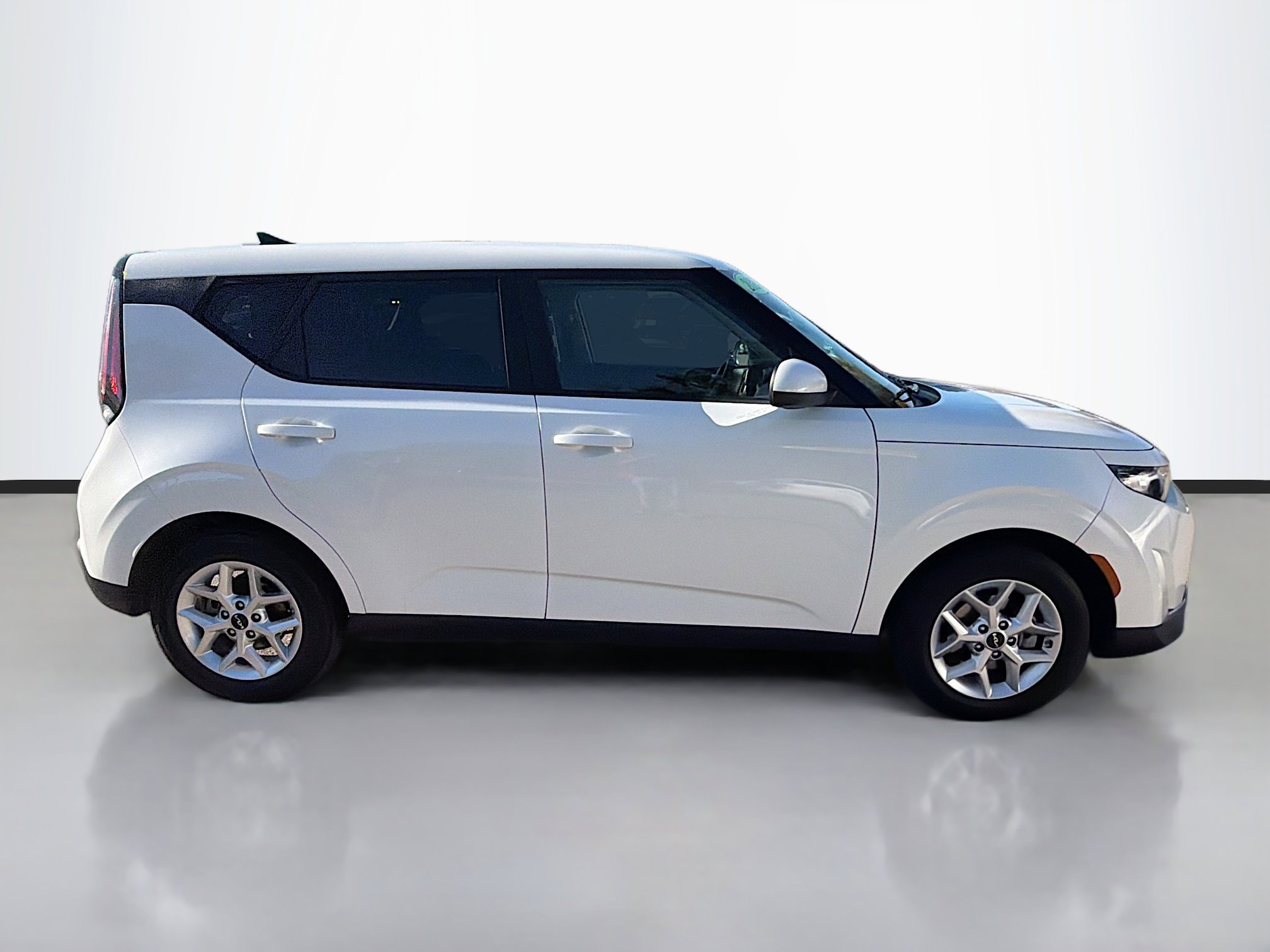 Used 2024 Kia Soul LX w/ Option Group 015 image 2