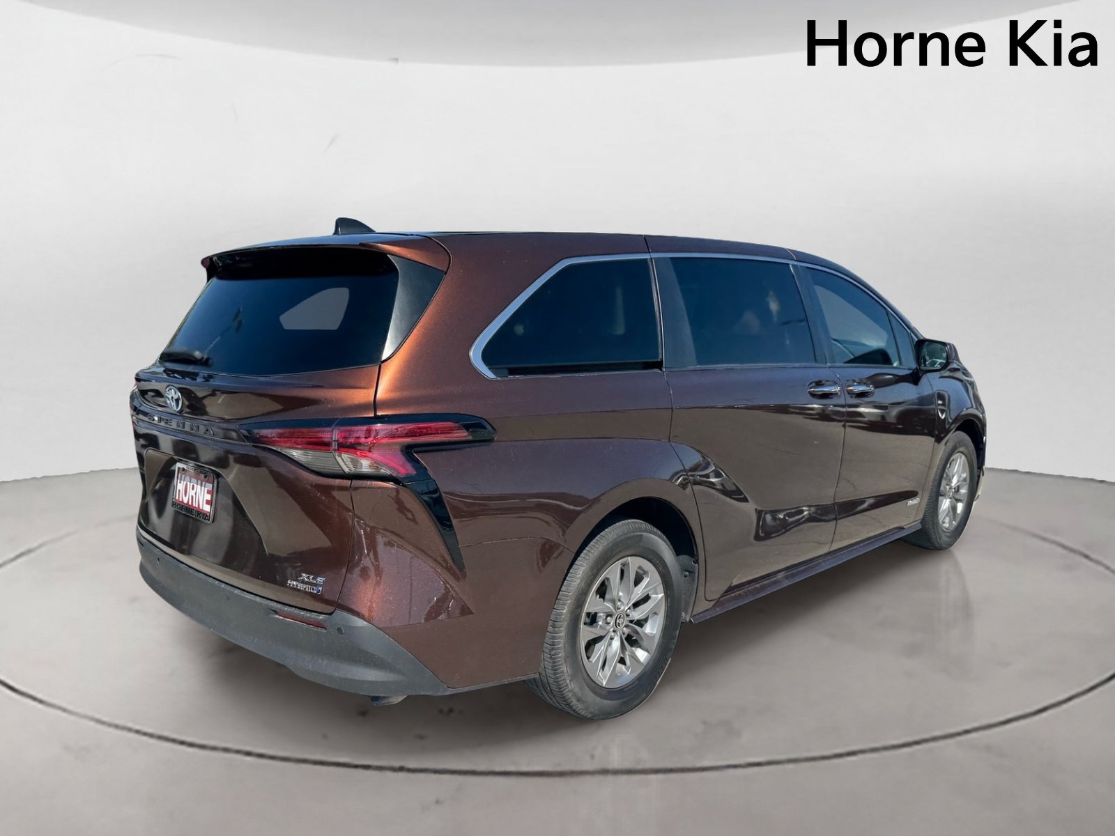 Used 2021 Toyota Sienna XLE FWD image 4