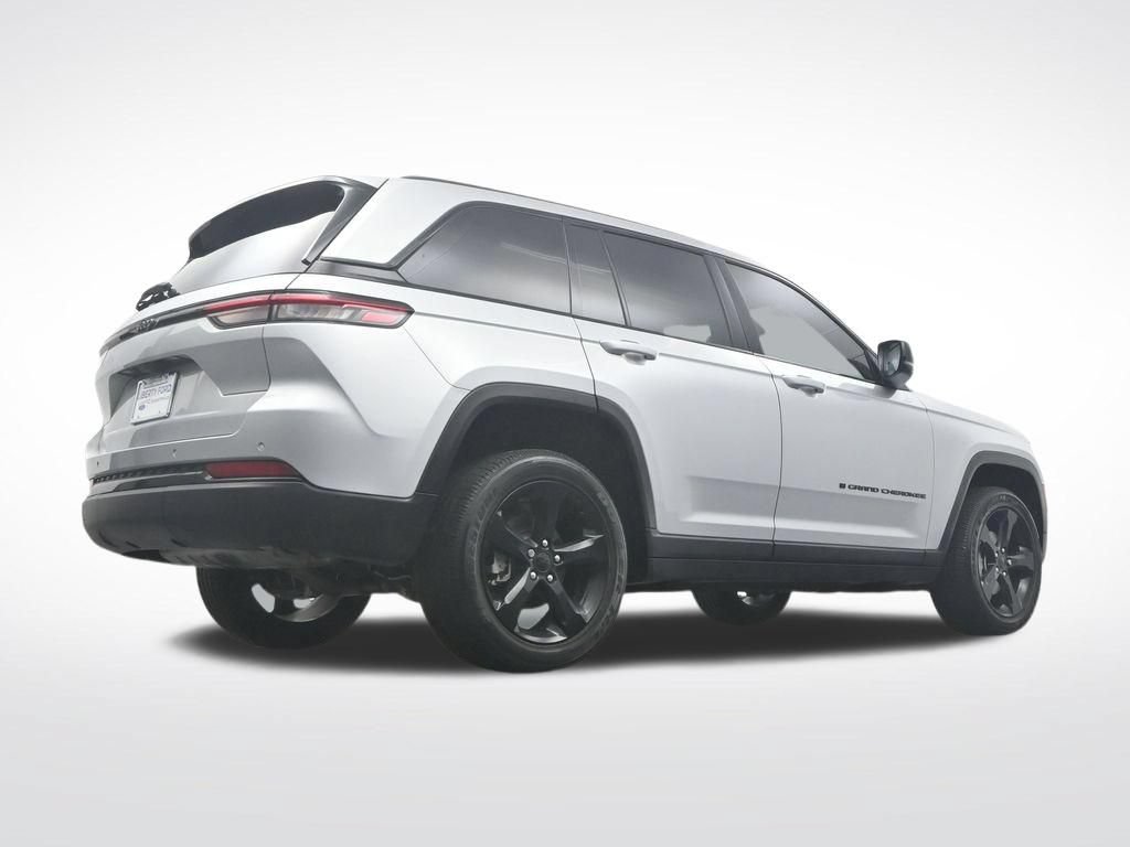 Used 2024 Jeep Grand Cherokee Altitude RWD image 45
