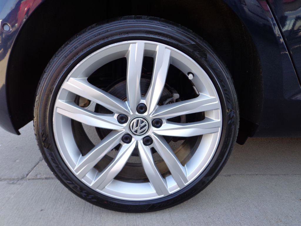 Used 2017 Volkswagen Golf 4-Door image 10