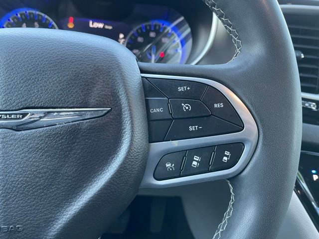Used 2023 Chrysler Pacifica Touring-L FWD image 18