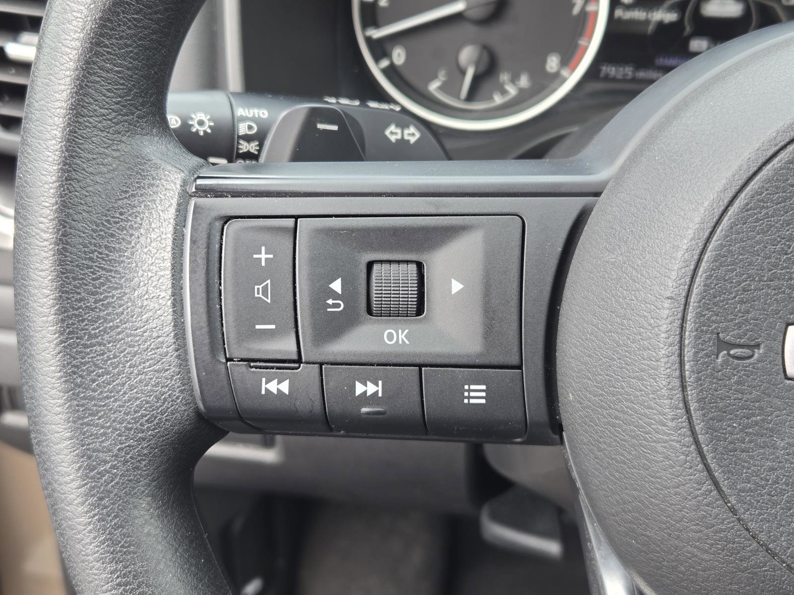 Used 2024 Nissan Rogue SV FWD image 16