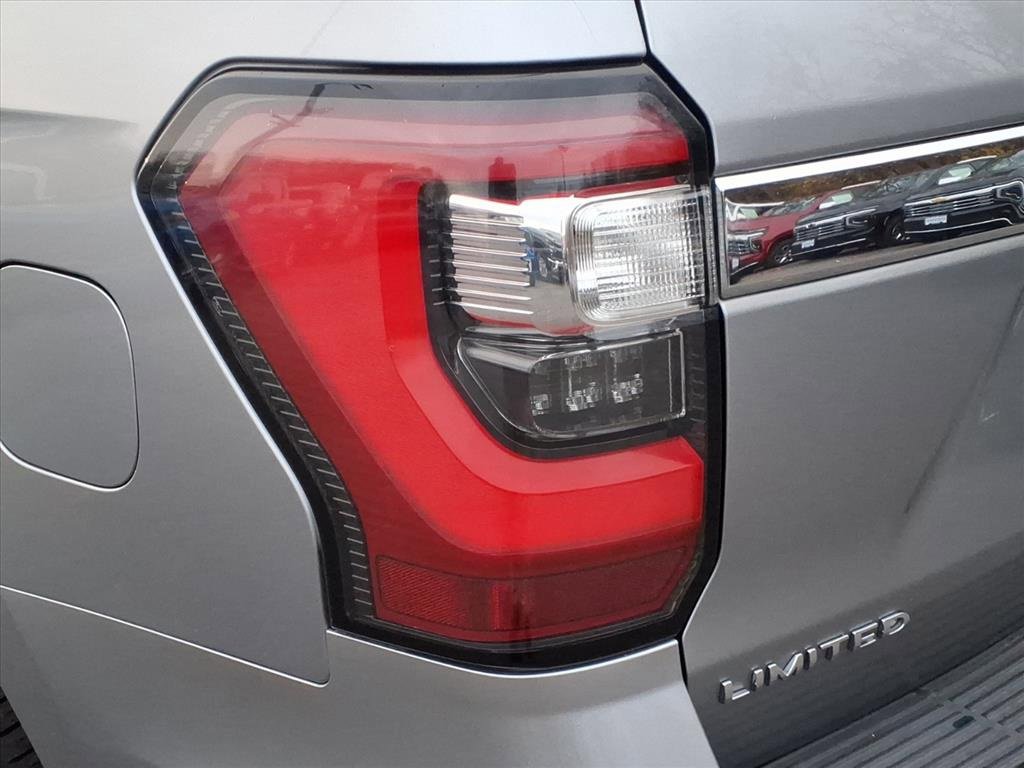 Used 2021 Ford Expedition Limited image 8