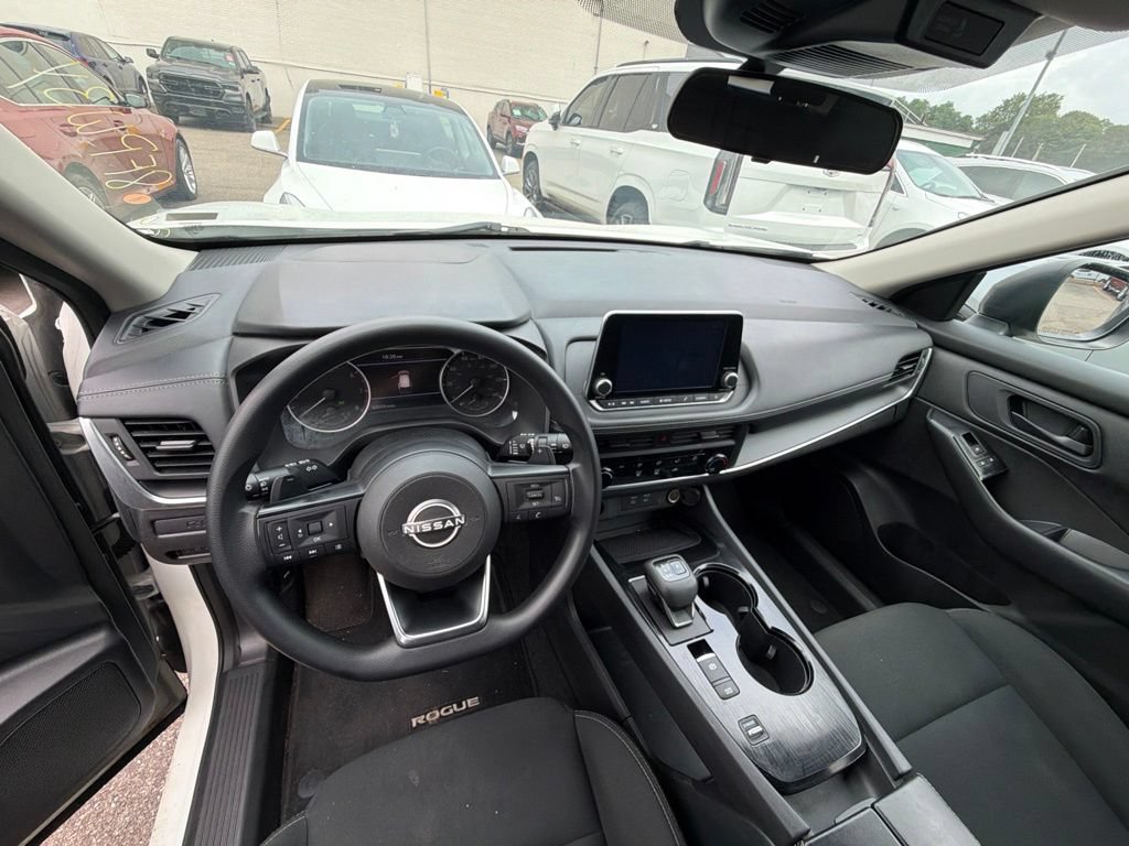 Used 2024 Nissan Rogue S FWD image 10