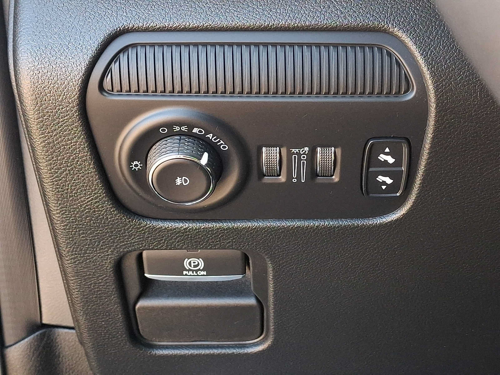 Used 2023 Jeep Wagoneer Series II AWD/4WD image 25