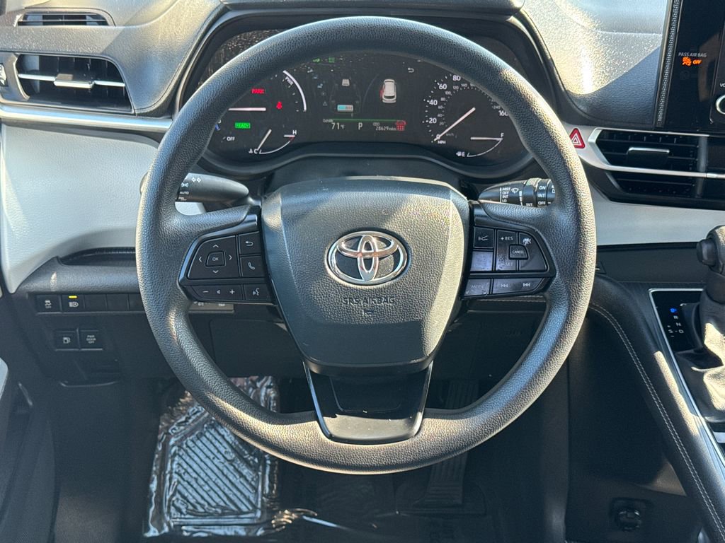Used 2025 Toyota Sienna LE image 15