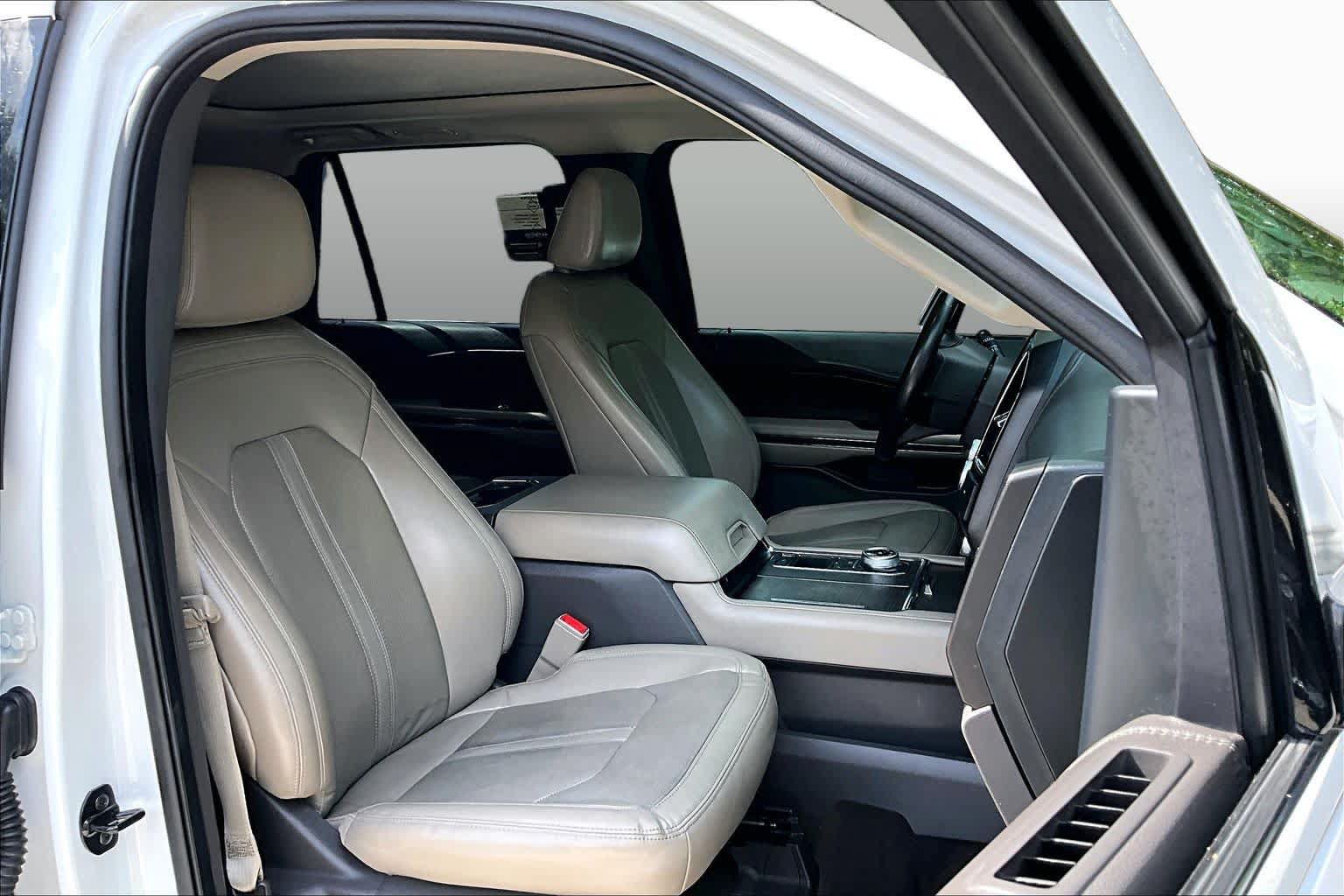 Used 2021 Ford Expedition Limited RWD image 9