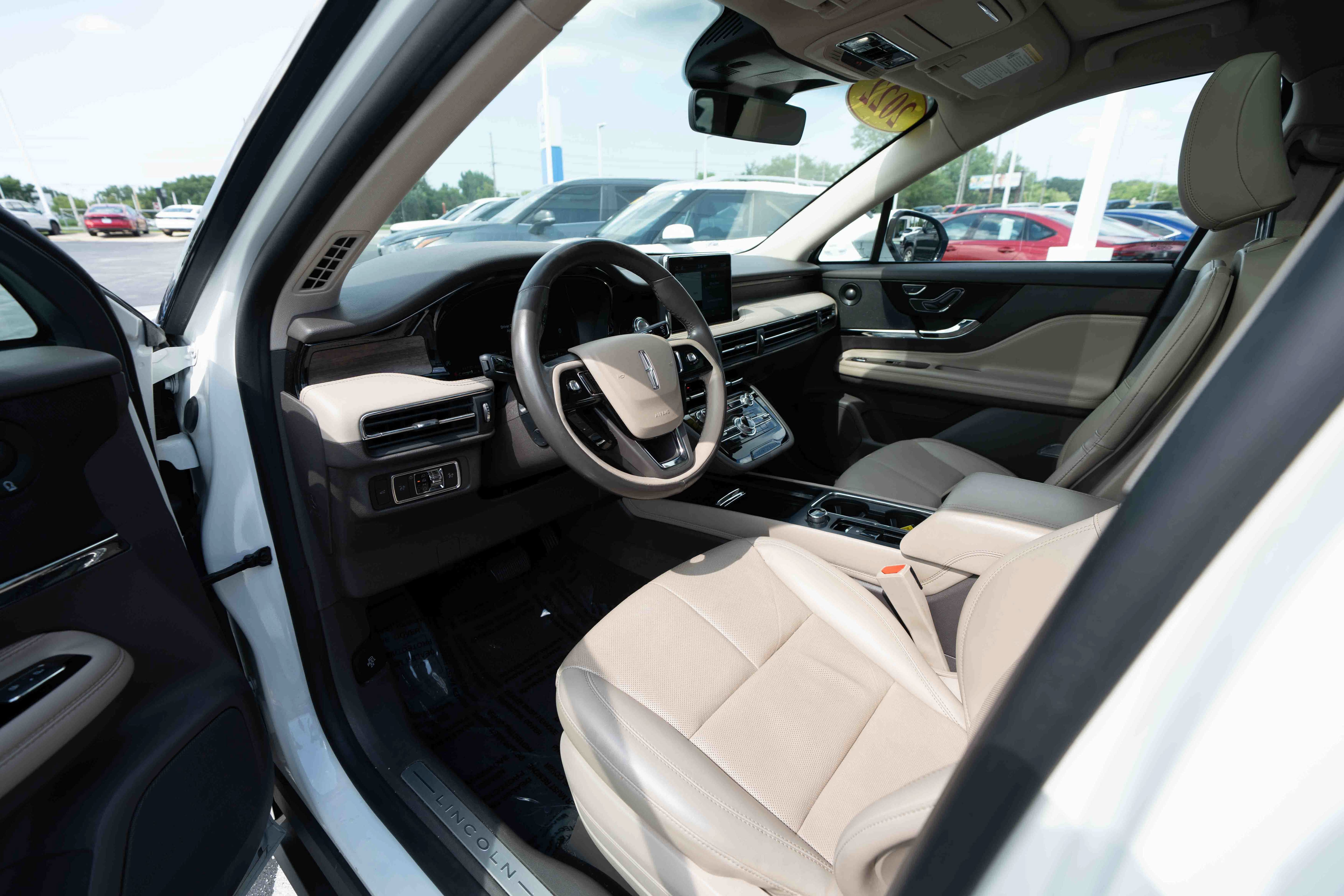 Used 2022 Lincoln Corsair Reserve w/ Equipment Group 201A AWD/4WD image 8