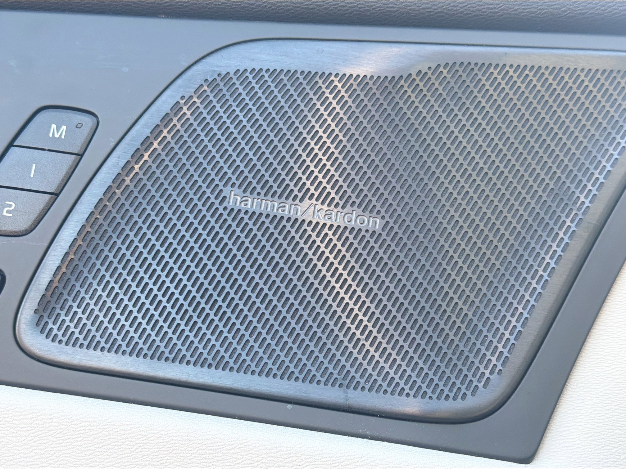 Used 2025 Volvo XC60 B5 Ultra w/ Climate Package image 24