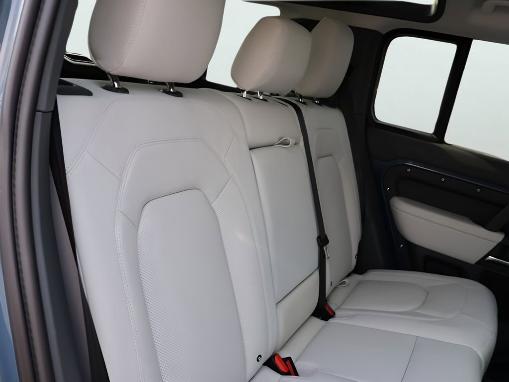 New 2026 Land Rover Defender 110 X-Dynamic SE image 12