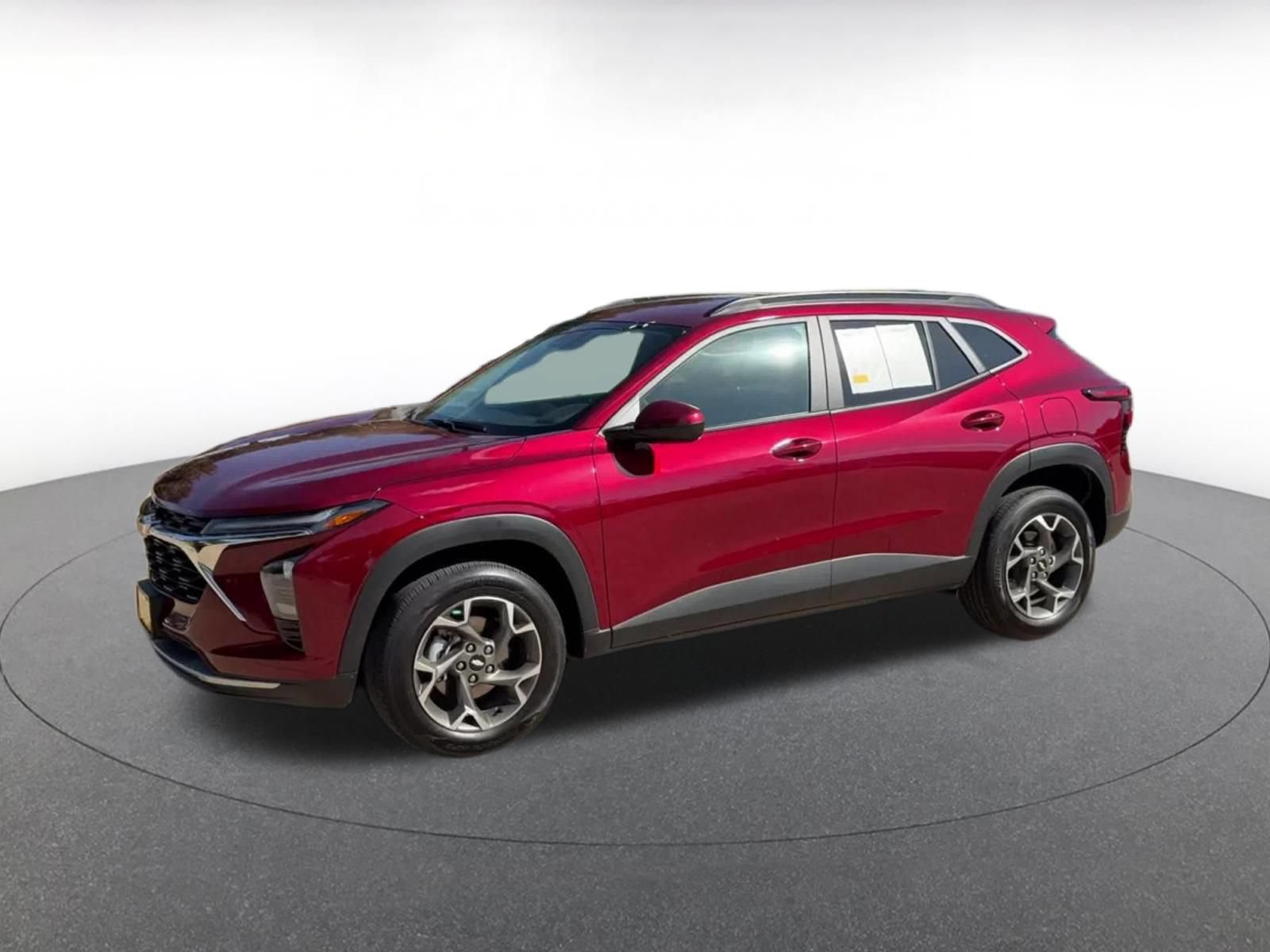 Used 2025 Chevrolet Trax LT FWD image 8