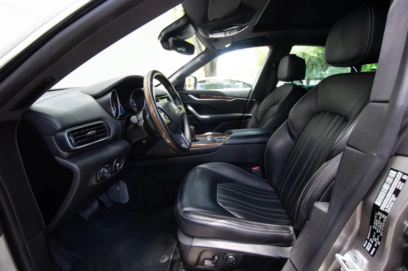 Used 2017 Maserati Levante w/ Luxury Package AWD/4WD image 30
