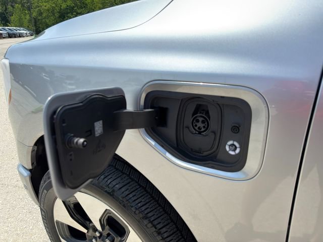 Used 2022 Ford F150 Lightning Platinum AWD/4WD image 13