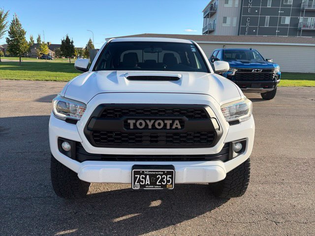 Used 2017 Toyota Tacoma TRD Sport AWD/4WD image 2