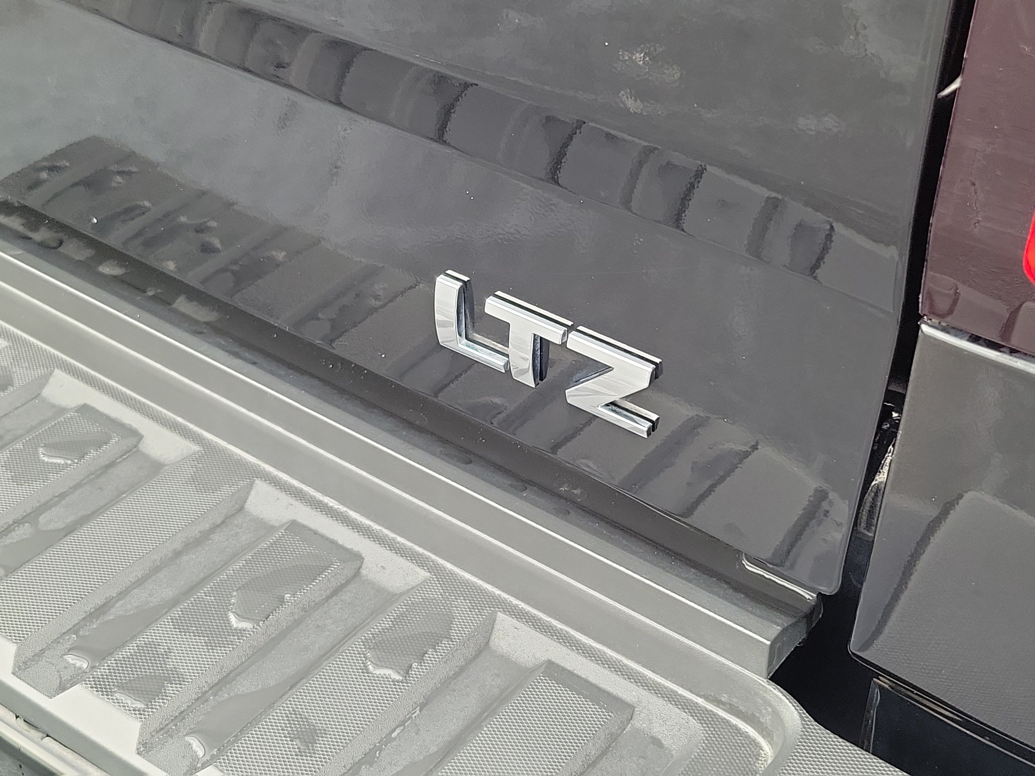 Used 2019 Chevrolet Silverado 2500 LTZ w/ Duramax Plus Package AWD/4WD image 5