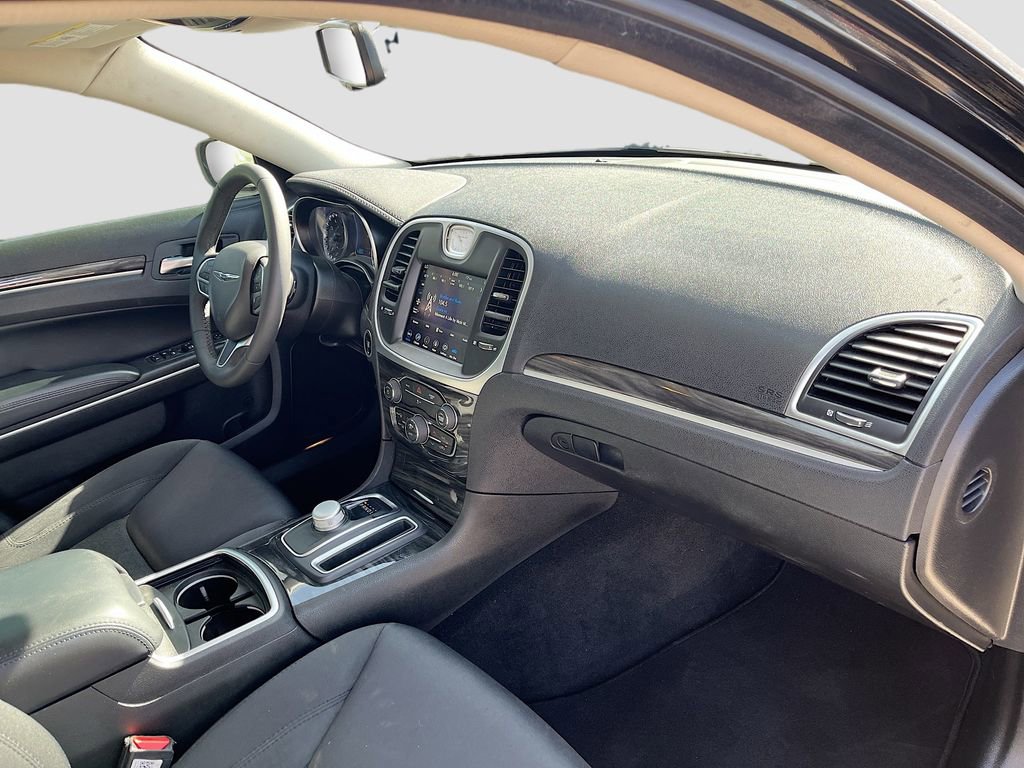 Used 2022 Chrysler 300 Touring w/ Sport Appearance Package image 26