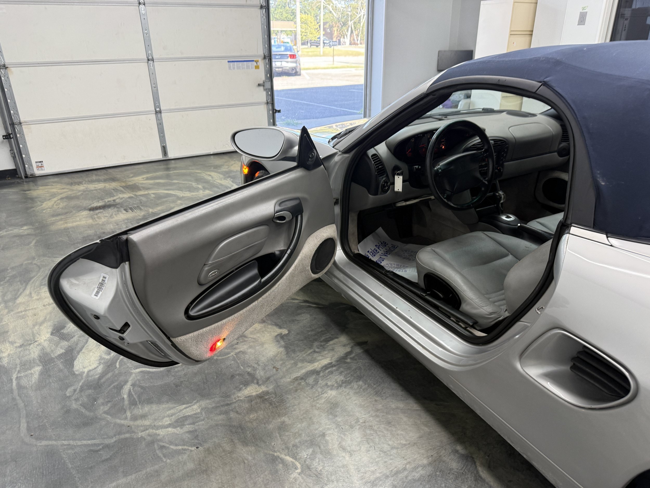 Used 2000 Porsche Boxster RWD image 8
