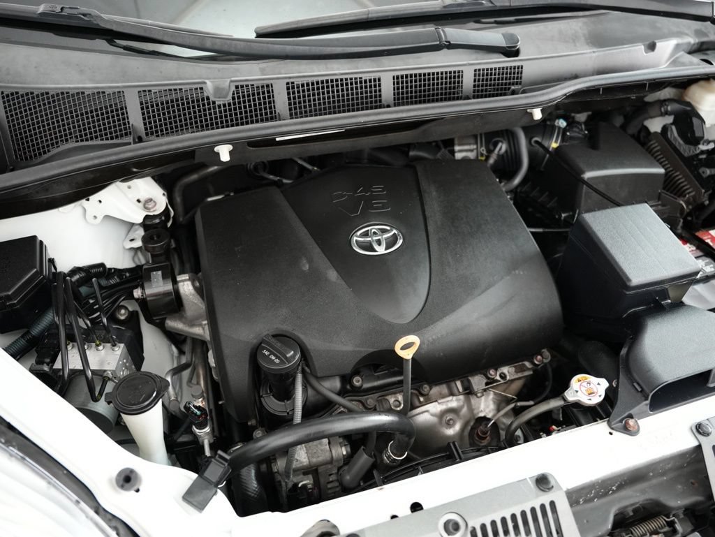 Used 2020 Toyota Sienna XLE w/ XLE Navigation Package FWD image 52