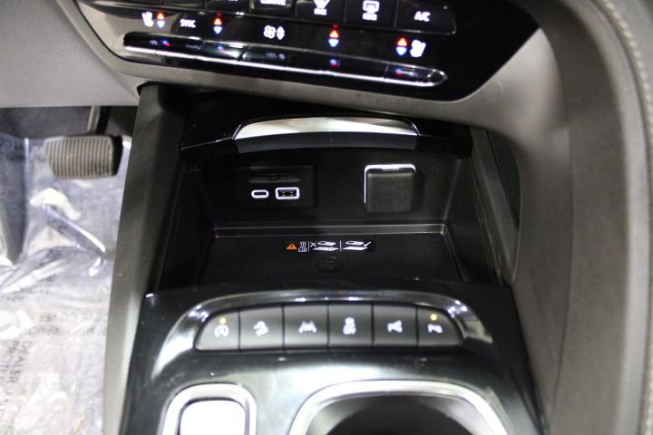 Used 2023 Buick Envision Avenir image 54