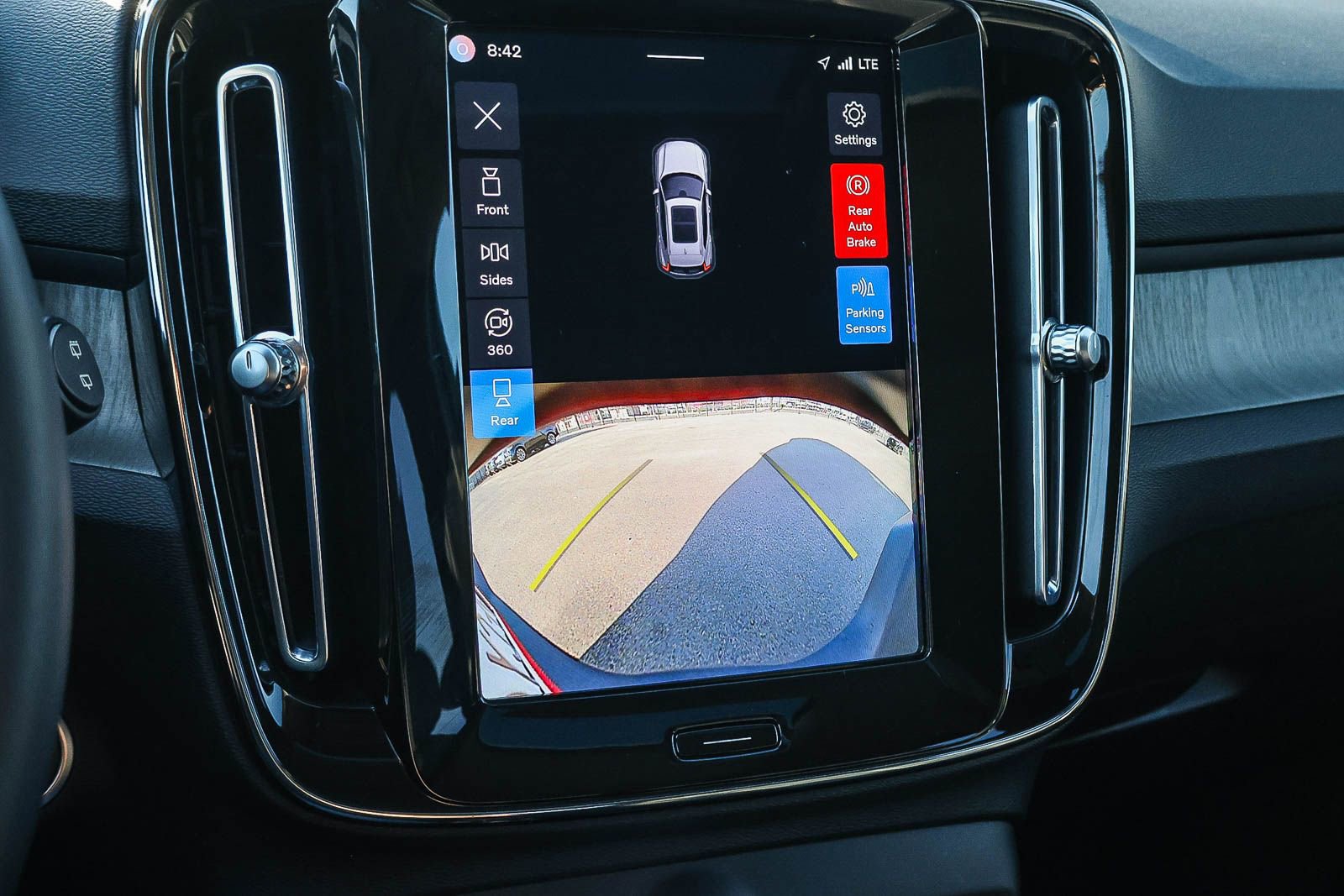 Used 2023 Volvo XC40 B5 Ultimate w/ Protection Package Premier image 38