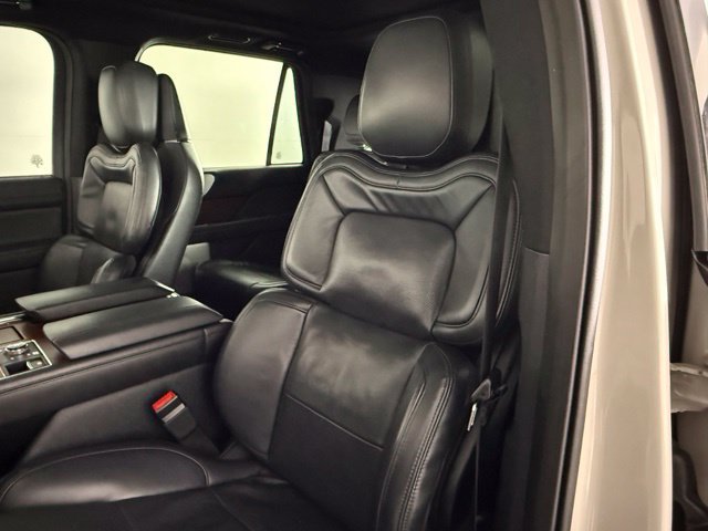 Used 2023 Lincoln Navigator L Reserve AWD/4WD image 6