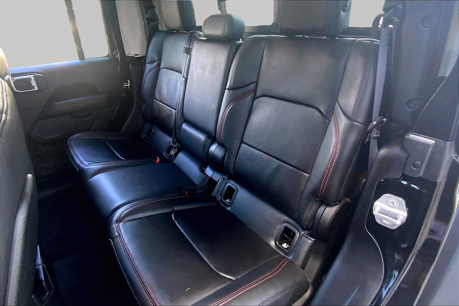 Used 2025 Jeep Gladiator Rubicon w/ Convenience Group AWD/4WD image 21