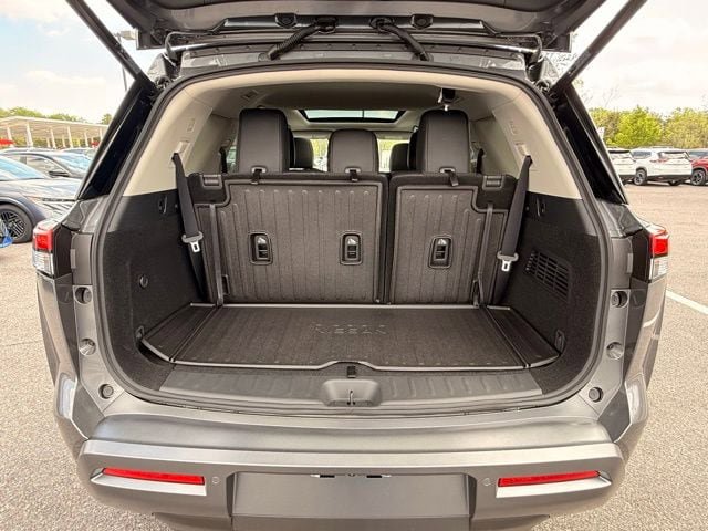 New 2026 Nissan Pathfinder Platinum w/ Cargo Package AWD/4WD image 18
