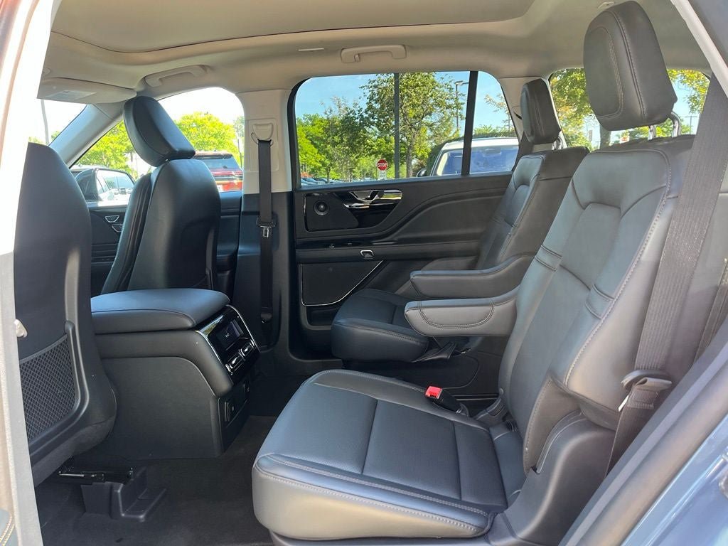 Used 2026 Lincoln Aviator AWD image 12