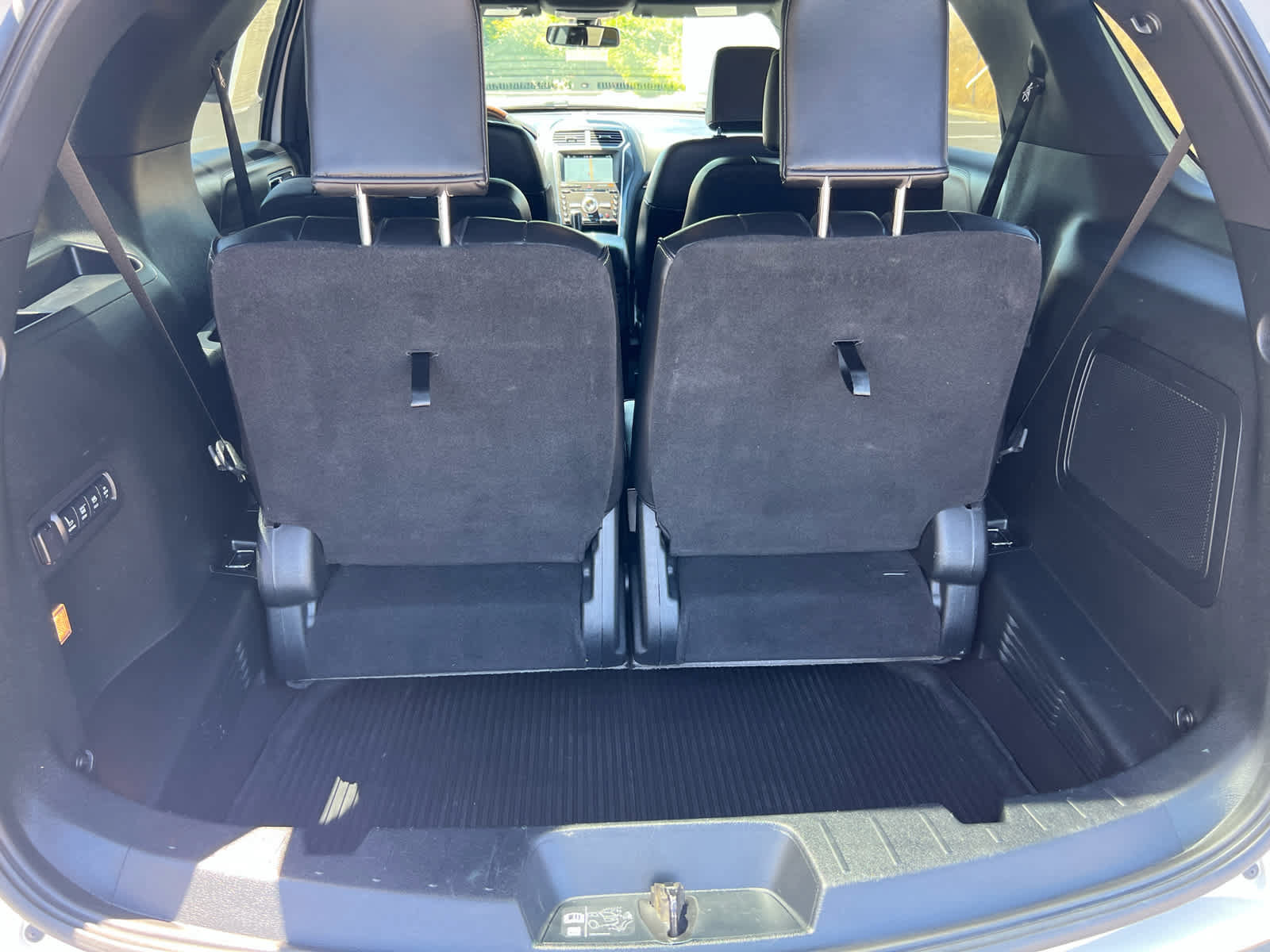 Used 2018 Ford Explorer Platinum AWD/4WD image 10