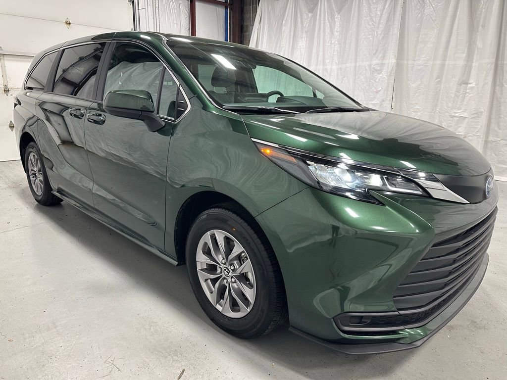 Used 2025 Toyota Sienna LE