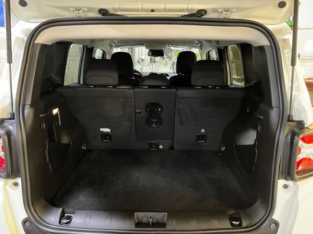 Used 2022 Jeep Renegade Latitude w/ Convenience Group AWD/4WD image 30