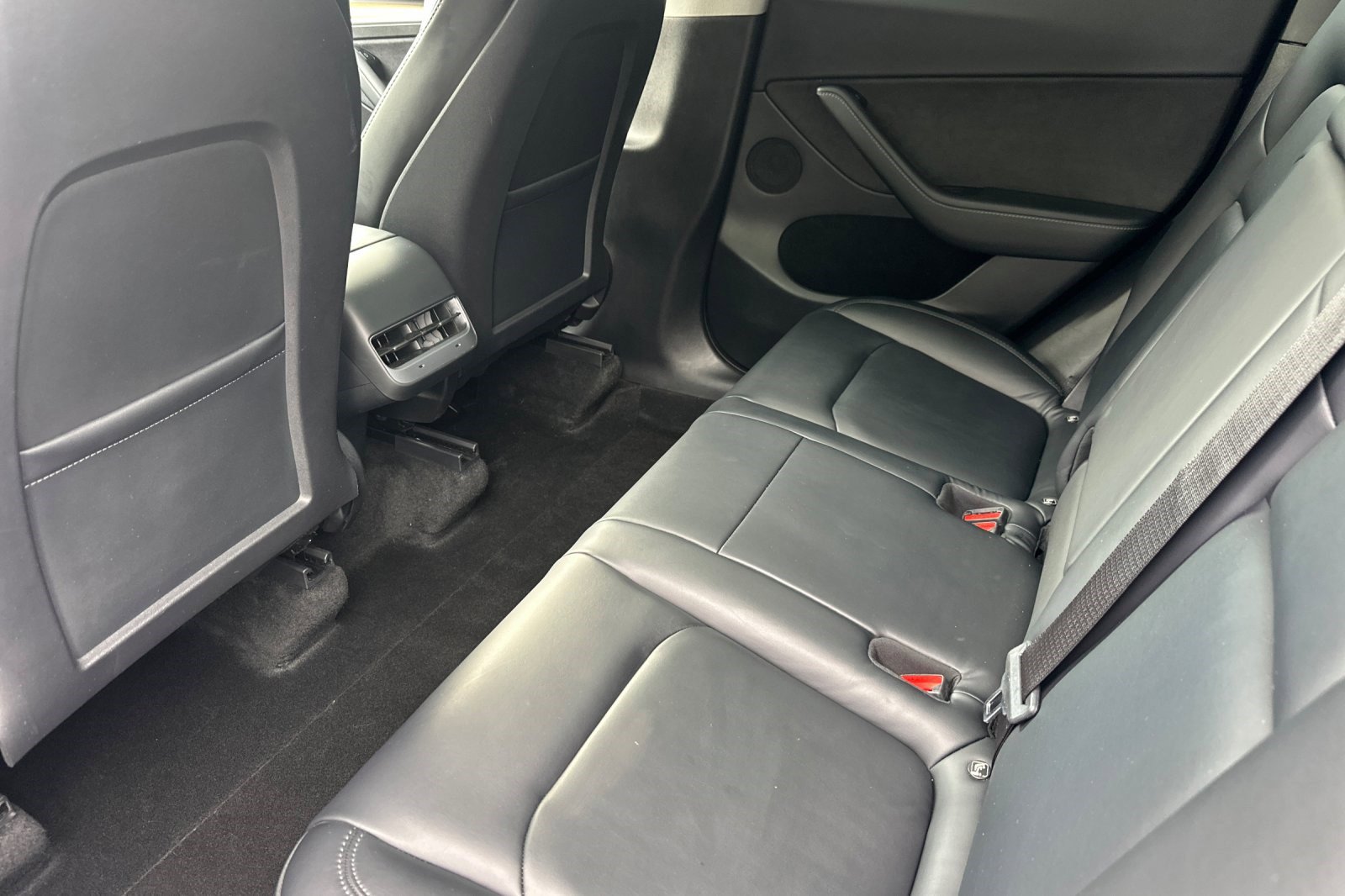 Used 2022 Tesla Model Y Long Range image 15