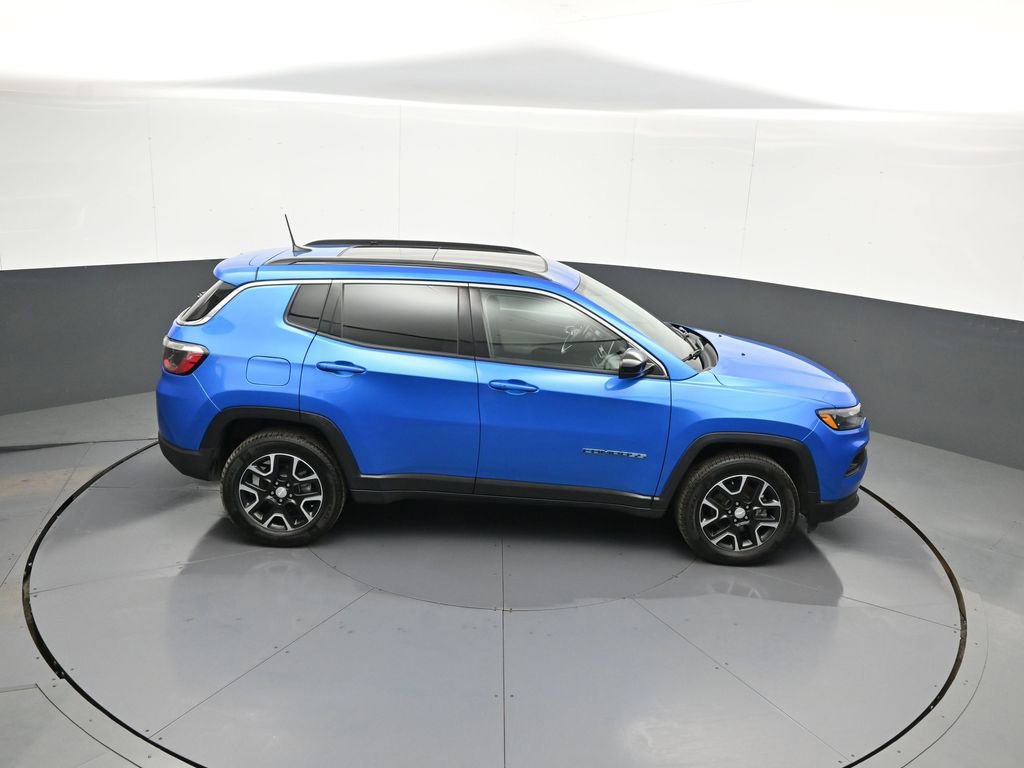 Used 2022 Jeep Compass Latitude w/ Sun and Sound Group AWD/4WD image 36