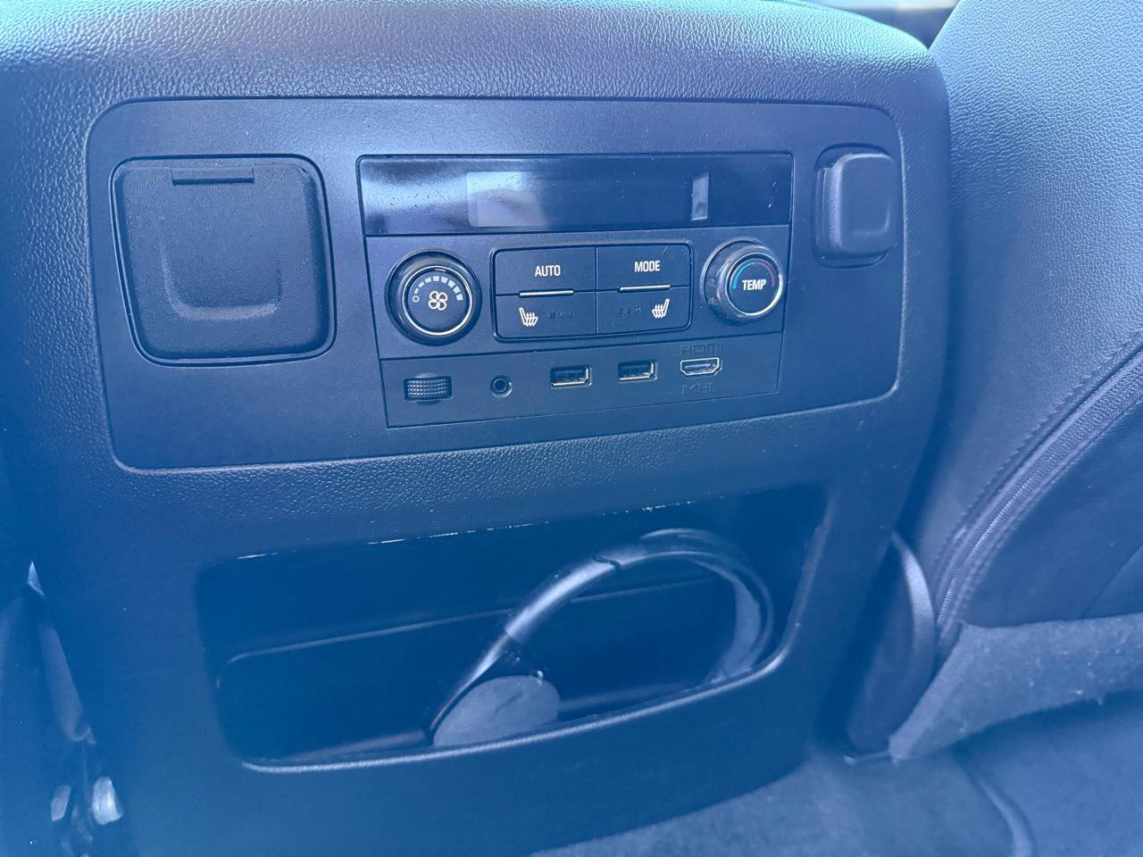 Used 2018 GMC Yukon SLT w/ Premium Edition AWD/4WD image 13