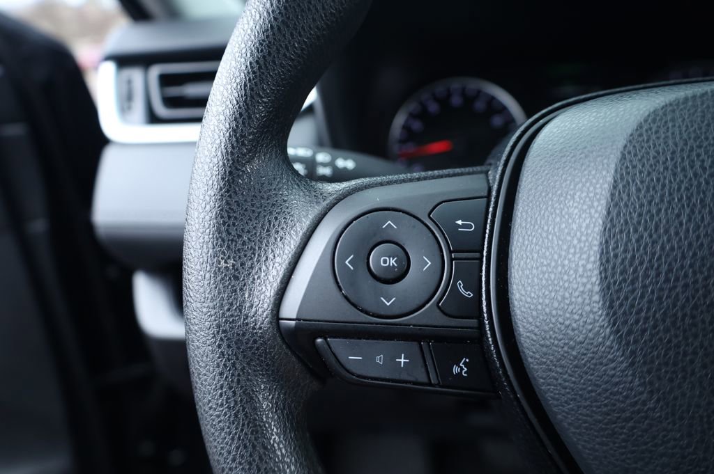 Used 2021 Toyota RAV4 LE image 29