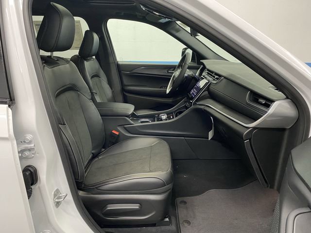 New 2025 Jeep Grand Cherokee Altitude image 33