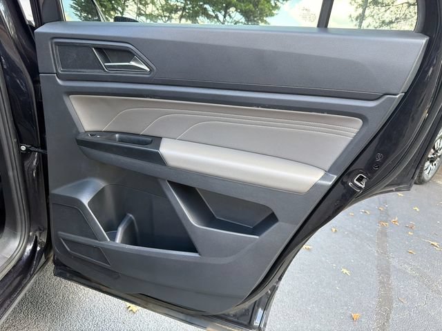 Used 2021 Volkswagen Atlas Cross Sport SE w/ Panoramic Sunroof Package FWD image 16