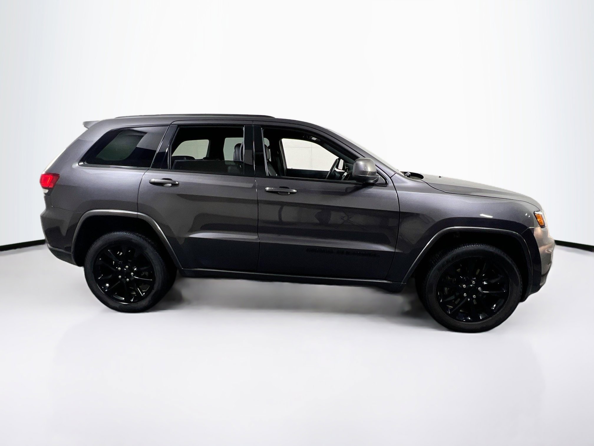 Used 2021 Jeep Grand Cherokee Laredo X image 4