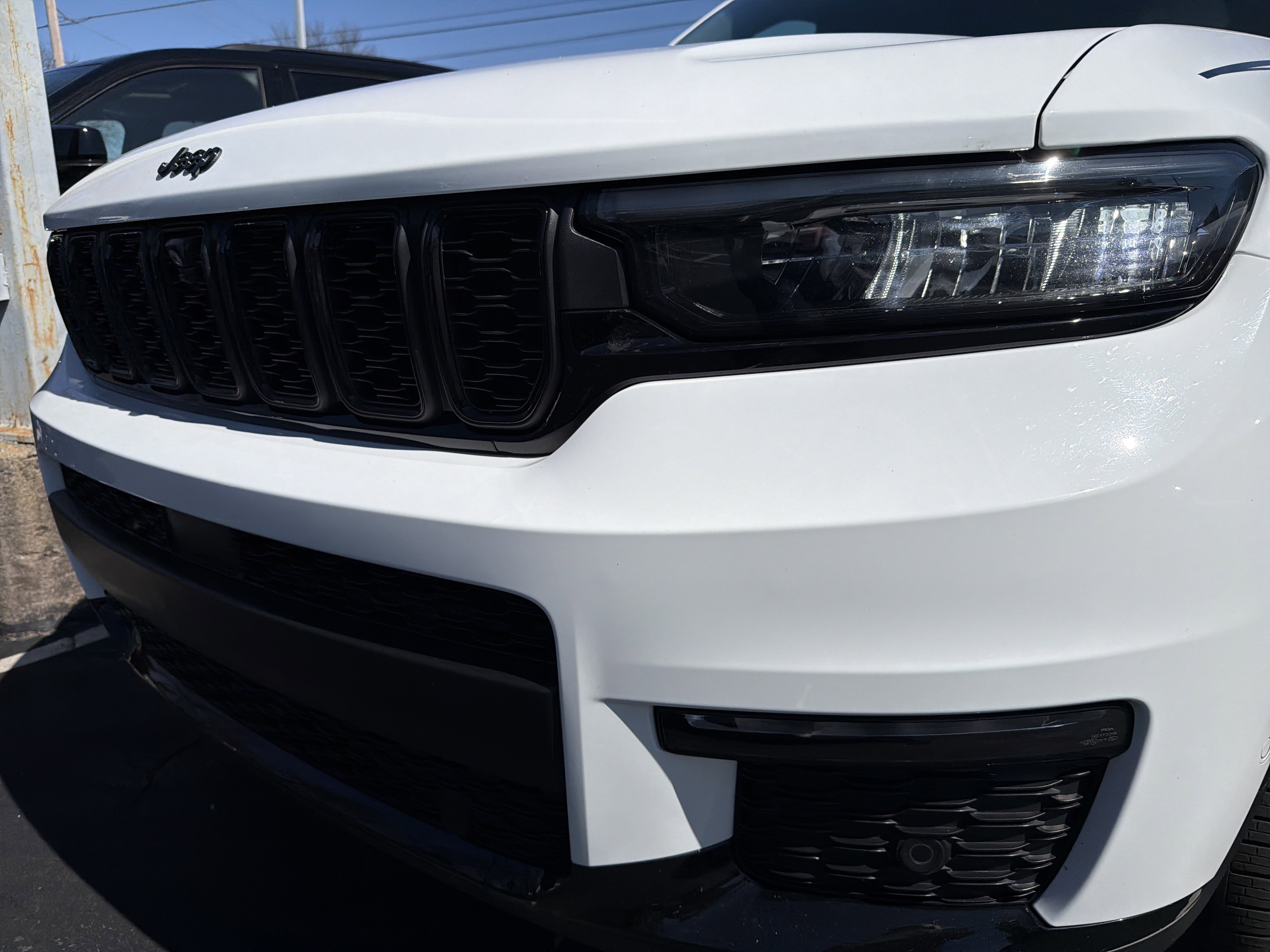Certified 2025 Jeep Grand Cherokee L Limited w/ Luxury Tech Group II image 4