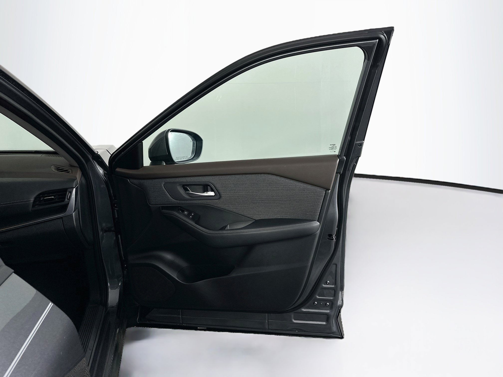 Used 2023 Nissan Rogue SV FWD image 33