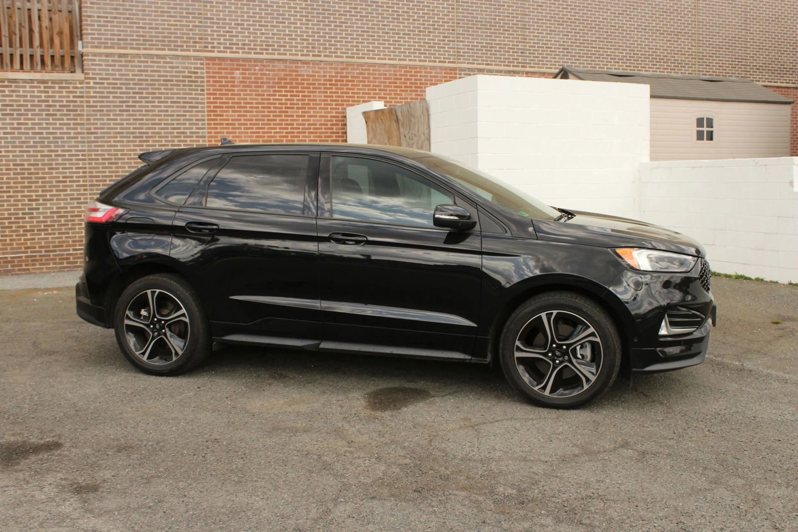 Used 2019 Ford Edge ST w/ Equipment Group 401A image 2