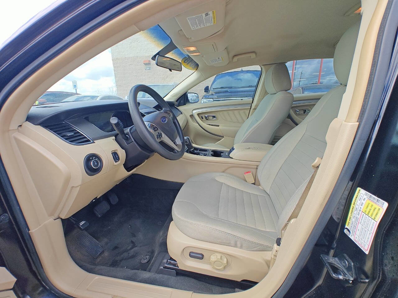 Used 2016 Ford Taurus SE FWD image 13