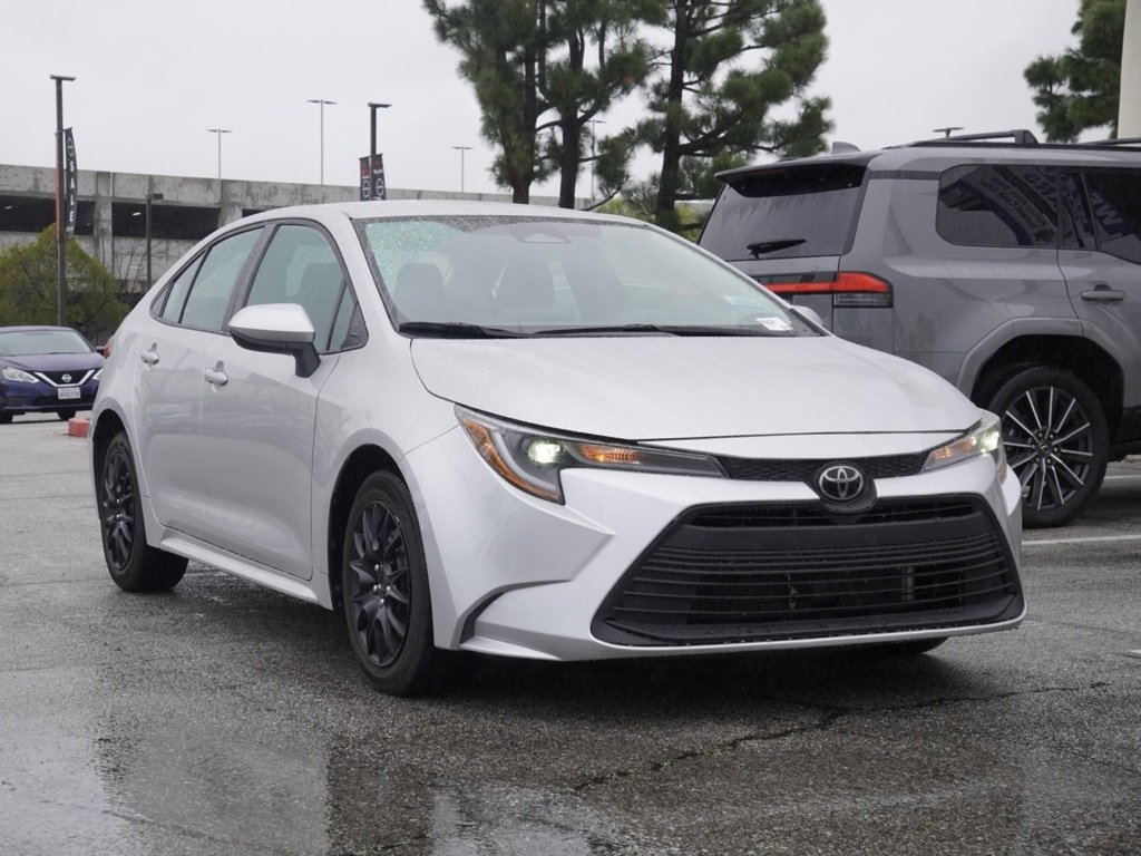 Used 2024 Toyota Corolla LE image 2