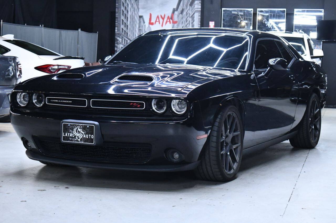 Used 2018 Dodge Challenger R/T w/ Driver Convenience Group RWD image 4